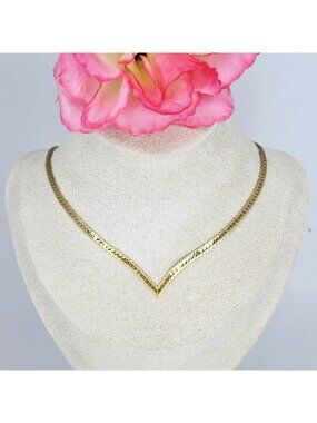 Vintage Gold Tone V-Shape Flat Chain Necklace 80s/90s Costume Jewelry Choker
